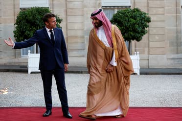 الأمير محمد بن سلمان وماكرون في قصر الإليزيه أمس