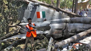 A civil defence team member removes the wreckage of a MiG-21 Bison aircraft of the Indian Air Force (IAF) after it crashed in Soibugh in Budgam district of Kashmir August 24, 2015. (File photo: Reuters)
