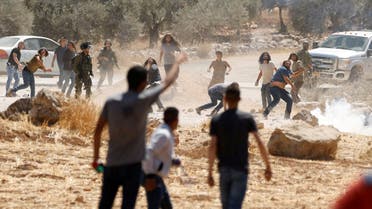 Palestinian protesters clash with Israeli settlers during a protest against Israeli settlement activity in Al Mughayyir village, in the Israeli-occupied West Bank July 29, 2022. (File photo: Reuters)