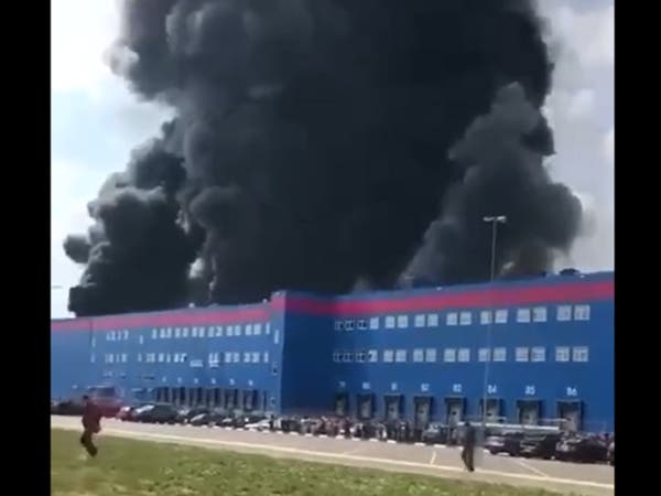  مقتل شخص وإصابة 13 جراء حريق هائل بمستودع خارج موسكو