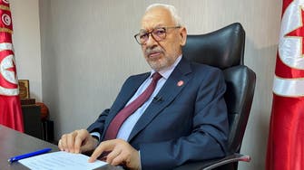 تونس.. الغنوشي رئيس حركة النهضة يبدأ إضراباً عن الطعام بسجنه