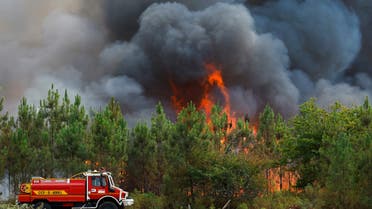 A firefighting truck works to contain a fire in Saint-Magne, as wildfires continue to spread in the Gironde region of southwestern France, August 11, 2022. (File photo: Reuters)