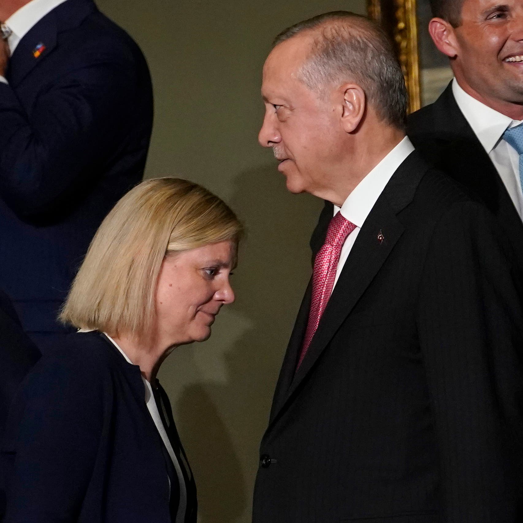 تركيا تطالب بـ"إرهابيين".. والسويد تسلمها رجل أعمال محتالاً