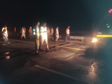 آئل ٹینکر اور بس تصادم کے بعد لگنے والی آگ پر قابو پانے کے لیے این ایچ ایم پی کے افسران دیگر ریسکیو ایجنسیوں کے ہمراہ ریسکیو آپریشن میں مصروف ہیں۔