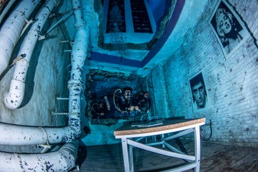 People swimming in Deep Dive Dubai. (Credit: Deep Dive Dubai)