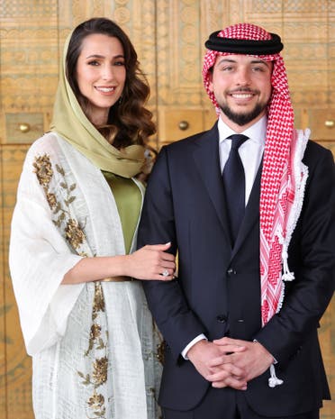 ولي العهد الأردني الأمير حسين بن عبد الله والشابة السعودية رجوة بنت خالد بن مساعد آل سيف (فرانس برس)