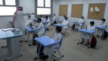 Saudi students wearing face masks attend a class at a school in Riyadh, Saudi Arabia August 30, 2021. (File photo: Reuters)