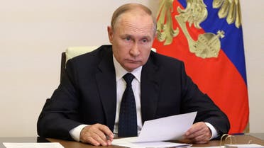 Russian President Vladimir Putin takes part in a televised meeting with officials to discuss forest fires at a residence outside Moscow, Russia August 24, 2022. Sputnik/Mikhail Klimentyev/Kremlin via REUTERS ATTENTION EDITORS - THIS IMAGE WAS PROVIDED BY A THIRD PARTY.
