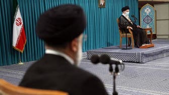 تمجید خامنه‌ای از دولت رئیسی به‌رغم انتقادات فزاینده و اعتراضات در ایران