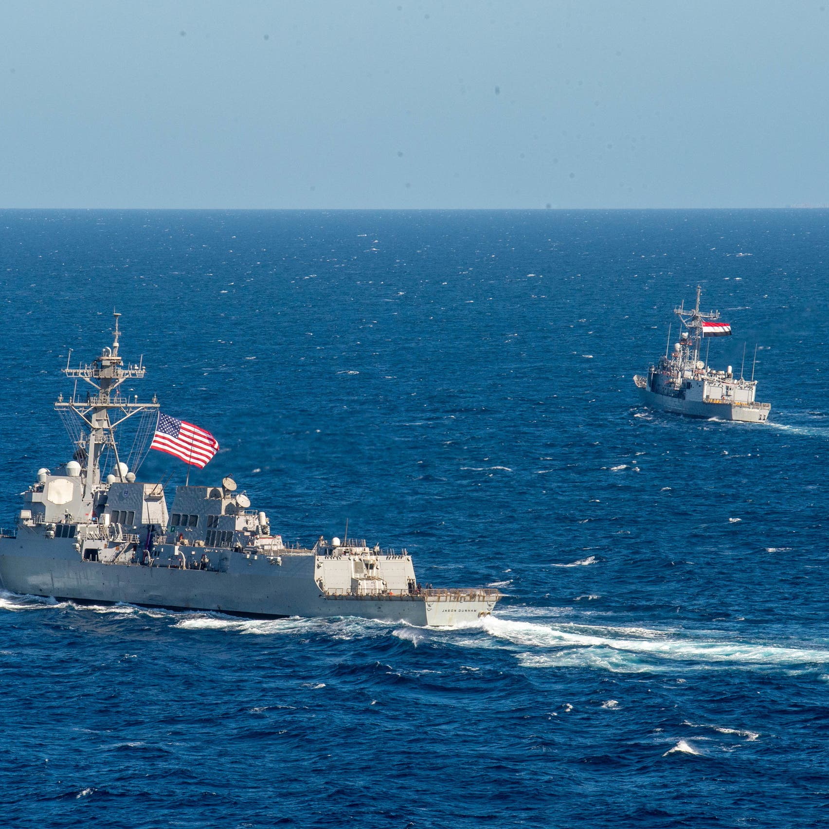 واشنطن: اعتراض سفينة تهرب سلاحاً هجومياً من إيران لليمن