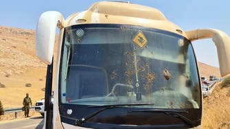 پنج مجروح در حمله به اتوبوس نظامی اسرائیلی؛ عاملان حمله هنگام فرار دستگیر شدند 