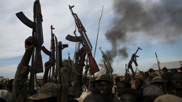 Rebel fighters hold up their rifles as they walk in front of a bushfire in a rebel-controlled territory in Upper Nile State, South Sudan February 13, 2014. (File photo: Reuters)