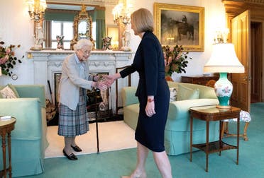     Queen Elizabeth greets Liz Truss during an audience where she invited the newly elected leader of the Conservative Party to become Prime Minister and form a new government, at Balmoral Castle, Scotland, Britain, September 6, 2022 .