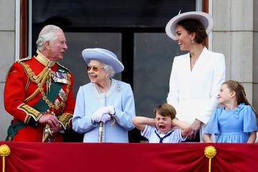  Britain's Queen Elizabeth, Prince Charles and Catherine, Duchess of Cambridge, along with Princess Charlotte and Prince Louis appear on the balcony of Buckingham Palace as part of Trooping the Colour parade during the Queen's Platinum Jubilee celebrations in London, Britain, June 2, 2022. (Reuters)