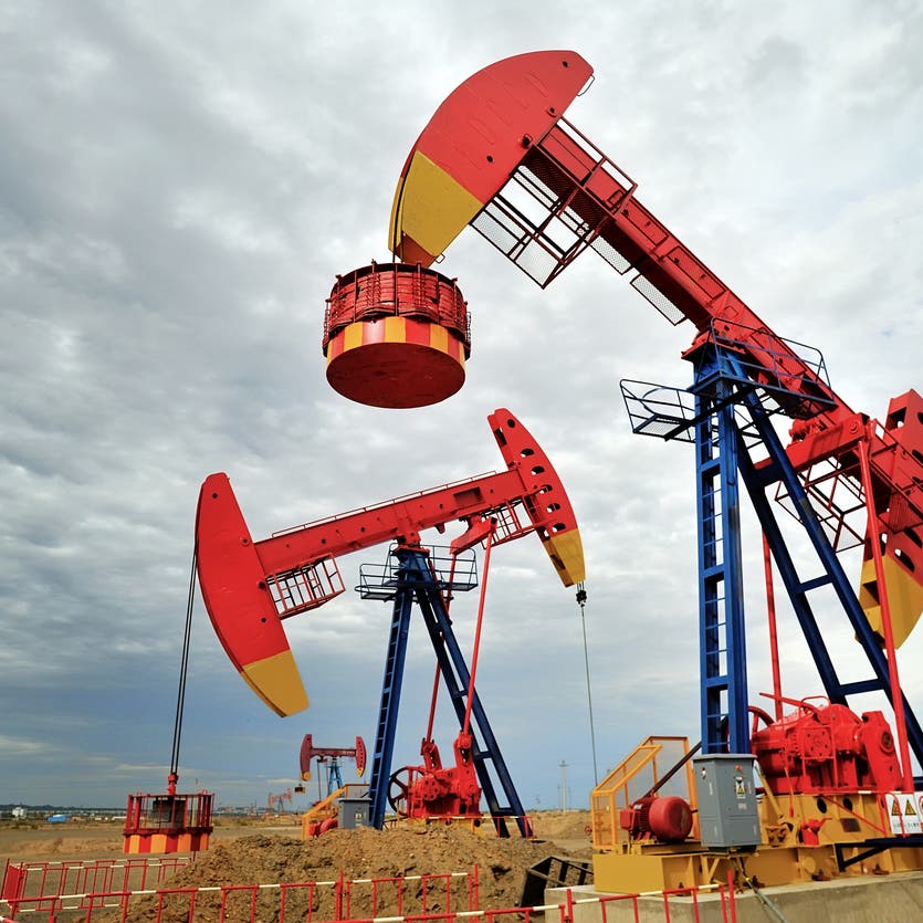 أسعار النفط تقفز بفعل مخاوف الإمدادات.. وخام برنت يصعد لـ78 دولارا