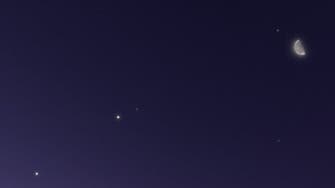 سعودی عرب کی فضا میں چاند کے مریخ کے قریب آنے کا منظر