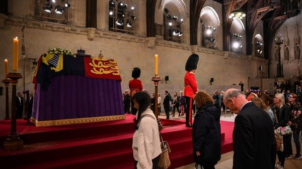 عرض جنازة الملكة إليزابيث في 125 دار سينما - العربية