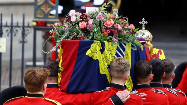 جثمان الملكة إليزابيث يوارى الثرى بالقبو الملكي في كنيسة سانت جورج