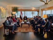 رئيس مجلس القيادة اليمني يناقش مع بلينكن جهود تمديد الهدنة الإنسانية