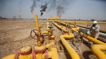 A worker checks an oil pipeline at Nahr Bin Umar oil field, north of Basra, Iraq March 22, 2022. (File photo: Reuters)