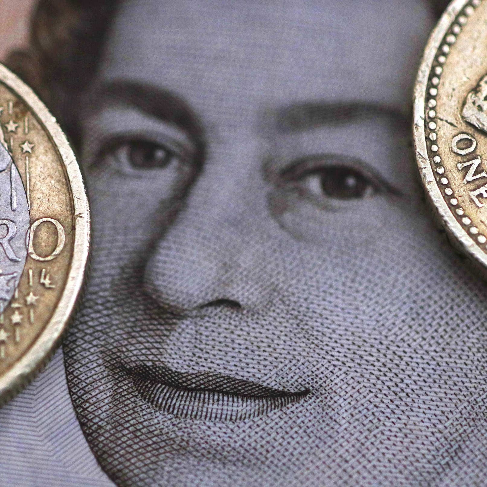 Collectors scramble for rare Queen Elizabeth coins and notes 