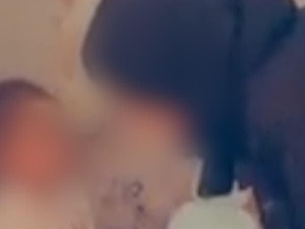 فيديو يفطر القلوب من البحرين.. حاضنة تصفع طفلة مراراً