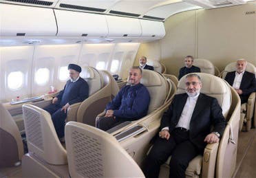 غلامحسین اسماعیلی رئیس دفتر ابراهیم رئیسی نفر اول سمت راست در تصویر 