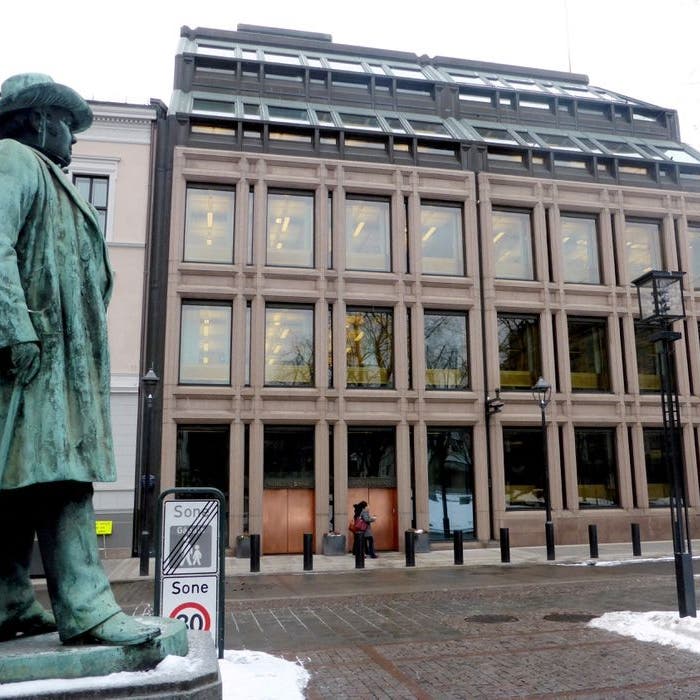 المركزي النرويجي يرفع معدلات الفائدة 50 نقطة أساس إلى 2.25%