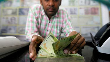 A man counts Sri Lankan rupees notes at a counter of a currency exchange shop in Colombo, Sri Lanka November 14, 2017. (File photo: Reuters)
