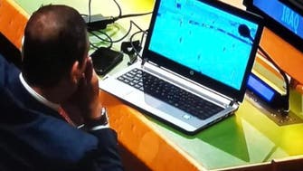 عراقی سفارتکار جنرل اسمبلی اجلاس میں فٹ بال میچ دیکھتے پکڑا گیا، عوام  میں غصہ