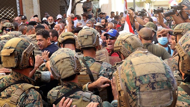 Hundreds of retired Lebanese soldiers protest for higher pensions
