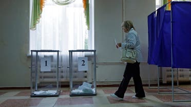 A woman casts her ballot at a polling station during a referendum on the joining of the self-proclaimed Donetsk People's Republic (DPR) to Russia, in Donetsk, Ukraine September 27, 2022. REUTERS/Alexander Ermochenko