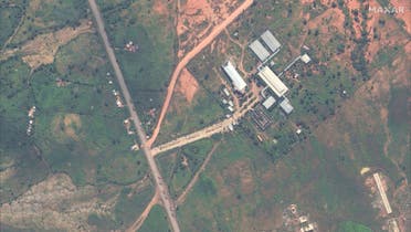 قوات ومركبات عسكرية ومواقع للمدفعية في بلدة شيرارو بالقرب من حدود تيغراي الشمالية مع إريتريا.