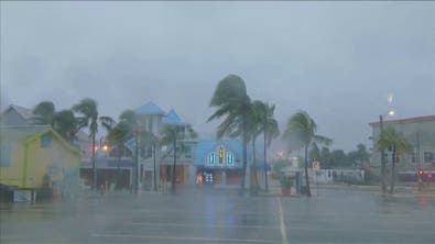 إعصار إيان يضرب فلوريدا.. وخسائر متوقعة بعشرات المليارات