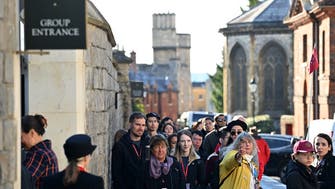 Hundreds line up outside of UK’s Windsor Castle for reopening