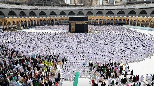 ایک دن : مسجد حرام میں 87 ہزار آب زم زم کی بوتلیں تقسیم، 22 ہزارافراد  کی رہنمائی 