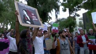 مشاهد للأمن الإيراني يطلق النار على المحتجين بجامعة أصفهان