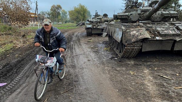 Ukraine recaptures 400 km south of Kherson.  Russia announces control of Zaitsevo in Donetsk