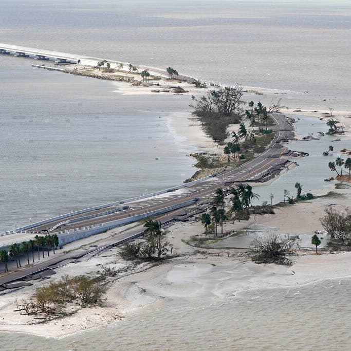 إعصار إيان يمحو معالم وجهة سياحية شهيرة في فلوريدا