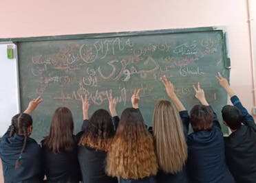من إحدى المدارس الثانوية في إيران