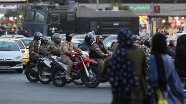 عناصر من شرطة مكافحة الشغب الإيرانية في طهران - رويترز