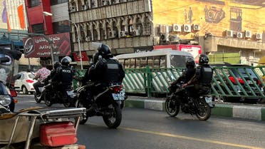عناصر الشرطة في طهران لمراقبة الاحتجاجات (فرانس برس)