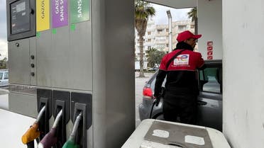 محطة وقود في تونس (رويترز)
