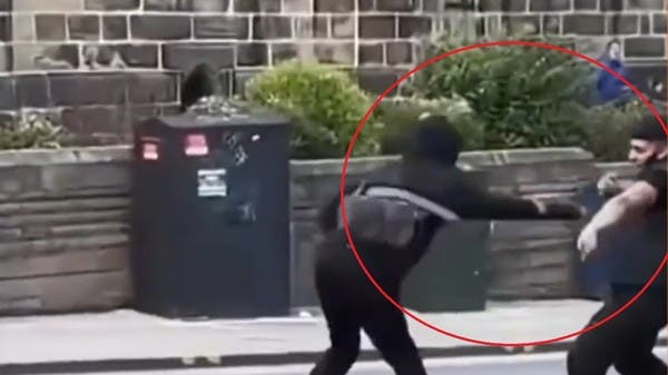 Horrible video .. a gang attacks a young man in broad daylight and amputates his hand