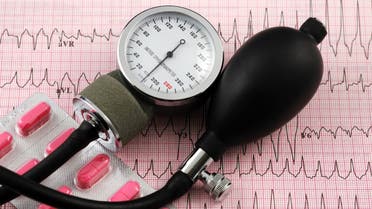 قياس ضغط الدم- آيستوك