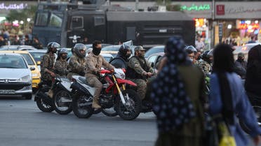 عناصر الشرطة في إيران (رويترز)
