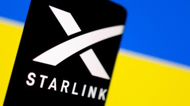 Starlink logo is seen on a smartphone in front of displayed Ukrainian flag in this illustration taken February 27, 2022. (File photo: Reuters)