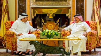 King Hamad receives UAE foreign minister in Bahrain