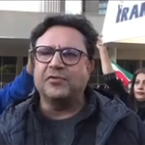 شاهد طرد نائب إيراني من تظاهرة في كندا.. "يدعم طهران"