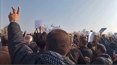 من تظاهرات سقز مسقط رأس أميني في الذكرى الأربعين لوفاتها (فرانس برس)